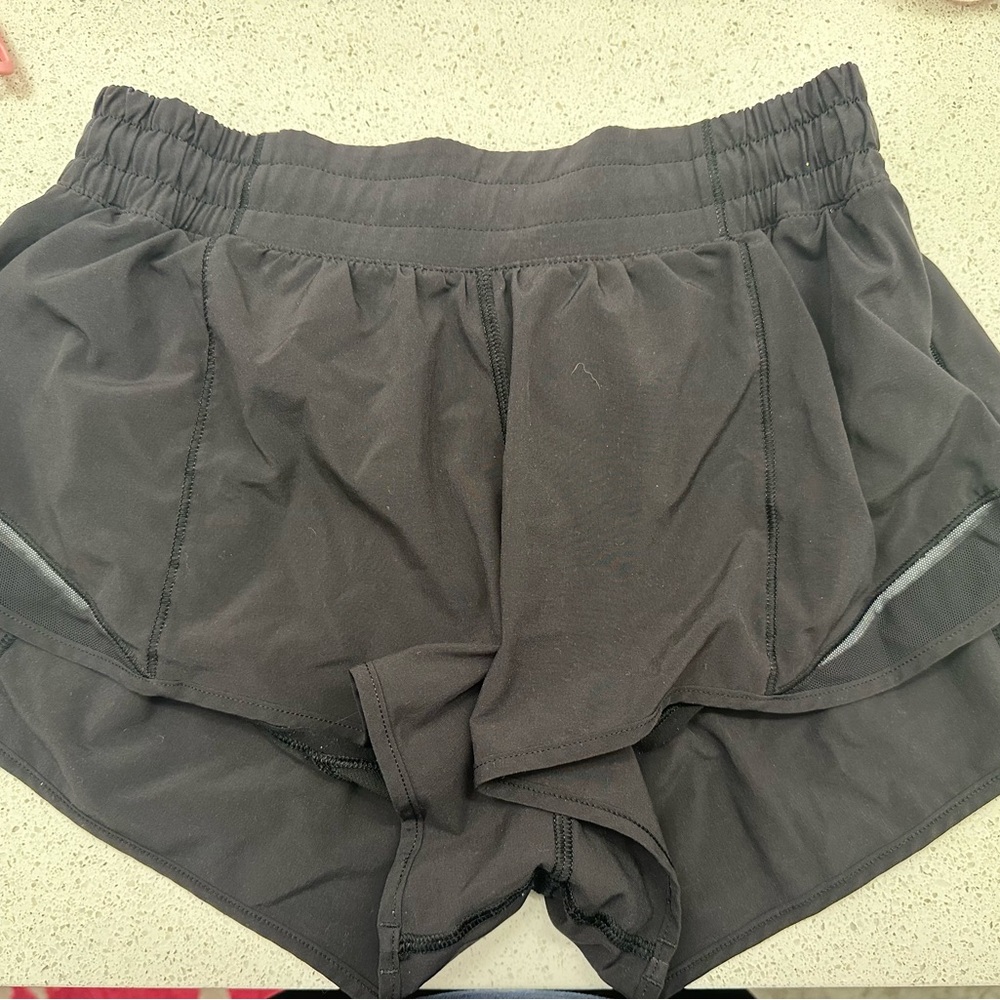 Black lululemon hotty hot shorts 2.5”